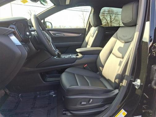 2025 Cadillac XT5 Luxury