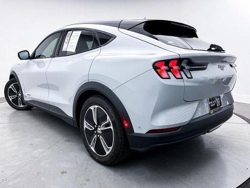 2022 Ford Mustang Mach-E Select
