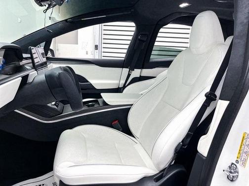 2022 Tesla Model X Plaid
