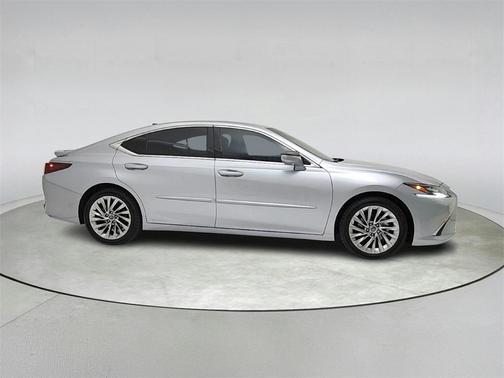 2022 Lexus ES 300h Luxury