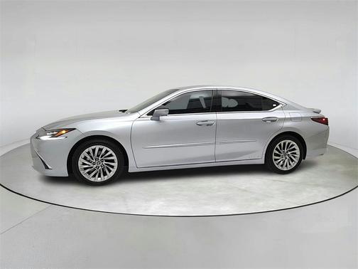 2022 Lexus ES 300h Luxury