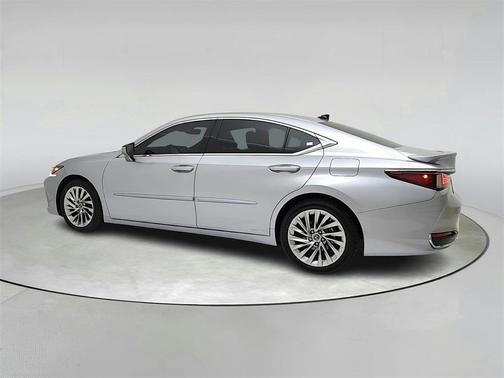 2022 Lexus ES 300h Luxury