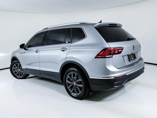 Photo 3 of 48 of 2022 Volkswagen Tiguan 2.0T SE