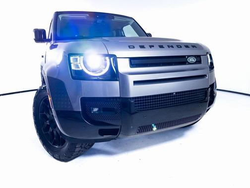 2024 Land Rover Defender P400 X-Dynamic SE