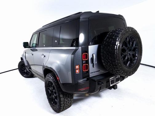 2024 Land Rover Defender P400 X-Dynamic SE