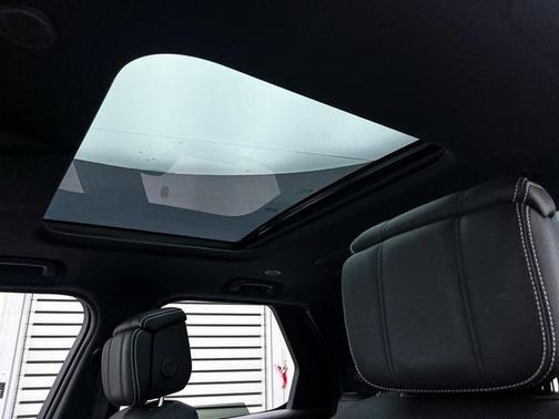 2023 Land Rover Discovery P360 Metropolitan Edition