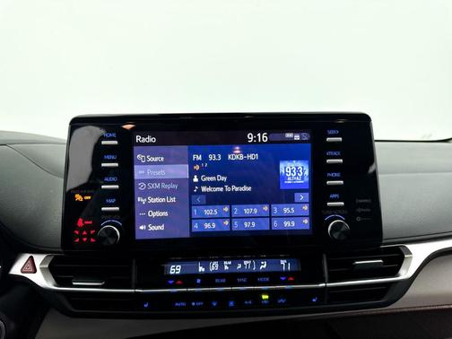 Pearl 2023 Toyota Sienna XLE