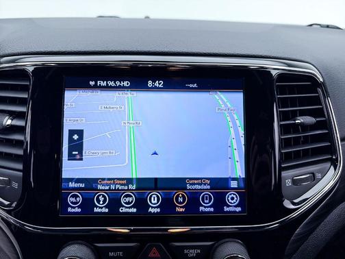 Granite Crystal Clearcoat Metallic 2019 Jeep Grand Cherokee Laredo E