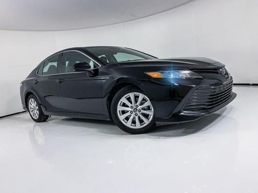 Photo 1 of 38 of 2020 Toyota Camry LE