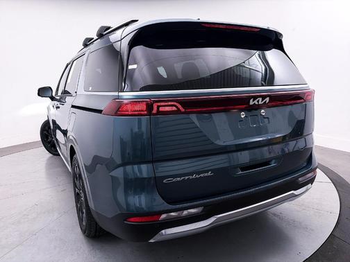 2022 Kia Carnival SX