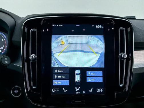 2022 Volvo XC40 T5 Momentum