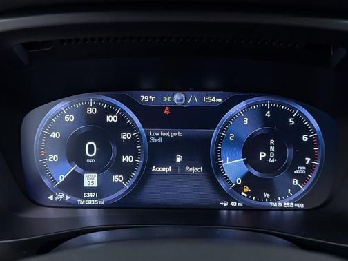 2022 Volvo XC40 T5 Momentum