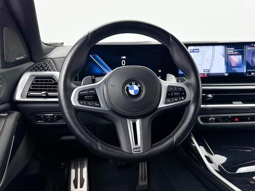 2023 BMW X7 M60i