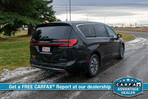 2023 Chrysler Pacifica Hybrid Touring L