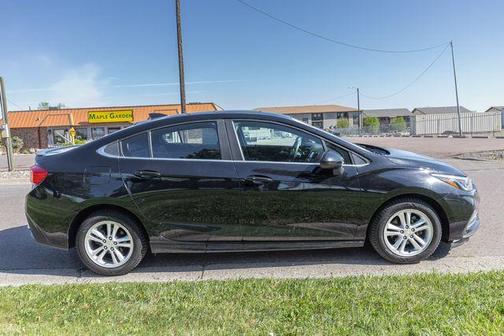 Black 2017 Chevrolet Cruze LT