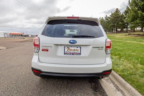 Crystal White Pearl 2017 Subaru Forester 2.5i Premium
