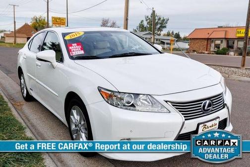 White 2015 Lexus ES 300h Base