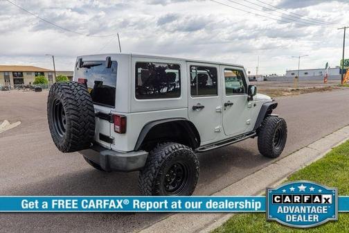 Bright White Clearcoat 2013 Jeep Wrangler Unlimited Sahara