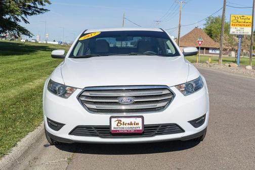 White 2017 Ford Taurus SEL