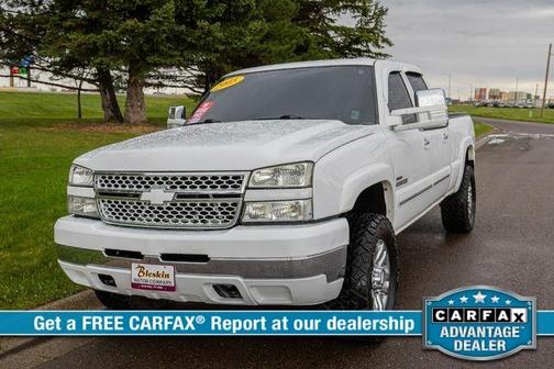 White 2005 Chevrolet Silverado 2500 H/D Crew Cab