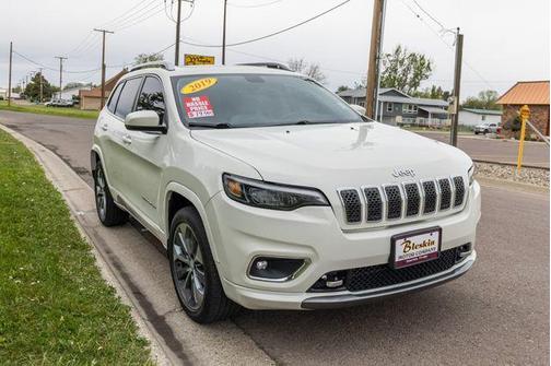 White 2019 Jeep Cherokee Overland