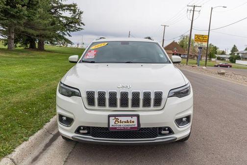 White 2019 Jeep Cherokee Overland