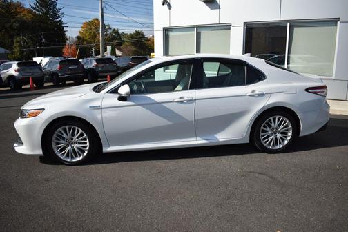 2020 Toyota Camry Hybrid XLE