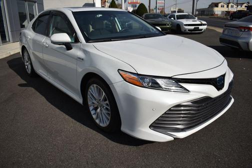 2020 Toyota Camry Hybrid XLE
