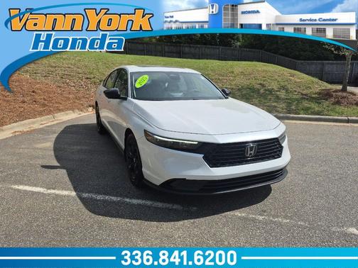 Platinum White Pearl 2025 Honda Accord SE