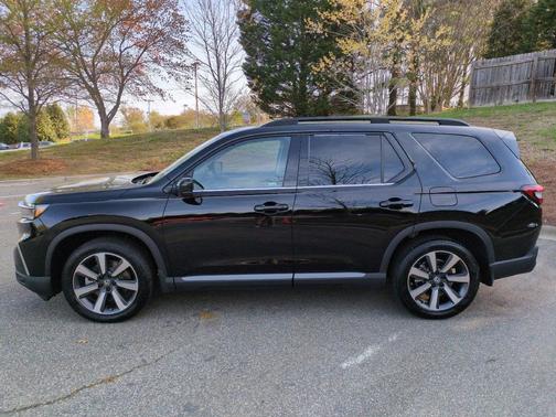 Crystal Black Pearl 2025 Honda Pilot Elite