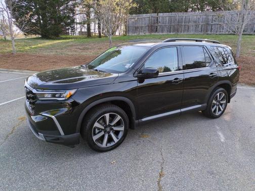 Crystal Black Pearl 2025 Honda Pilot Elite