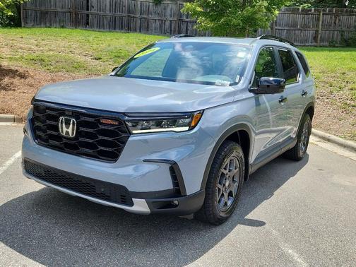 Sonic Gray Pearl 2024 Honda Pilot TrailSport