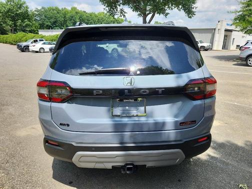 Sonic Gray Pearl 2024 Honda Pilot TrailSport