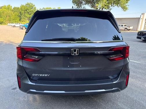 Modern Steel 2026 Honda Odyssey EX-L