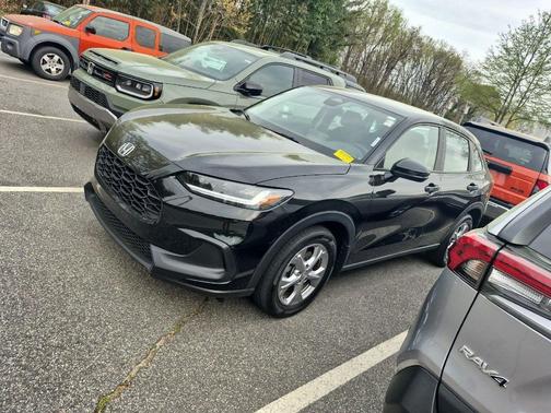 Crystal Black Pearl 2024 Honda HR-V LX
