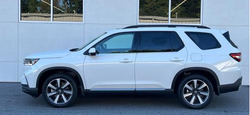 2025 Honda Pilot Touring 8-Passenger