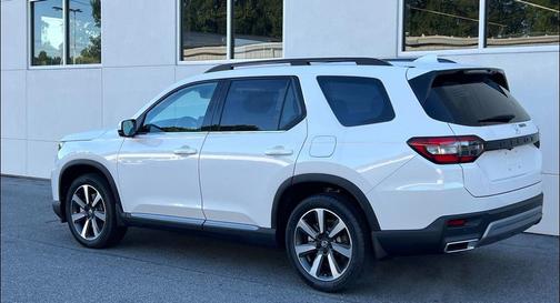 2025 Honda Pilot Touring 8-Passenger
