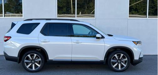 2025 Honda Pilot Touring 8-Passenger