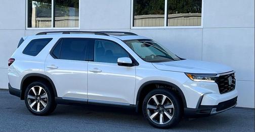 2025 Honda Pilot Touring 8-Passenger