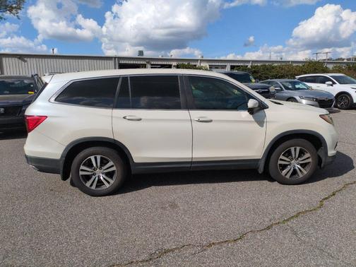 White Diamond Pearl [Whit 2016 Honda Pilot EX