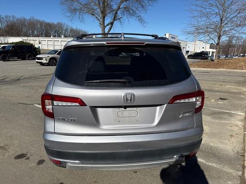 2022 Honda Pilot Touring 8-Passenger