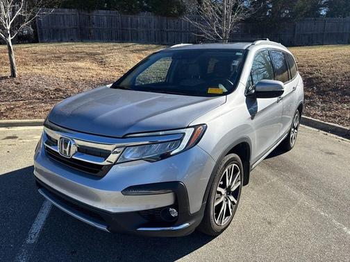 2022 Honda Pilot Touring 8-Passenger