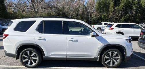 2023 Honda Pilot Touring 8-Passenger