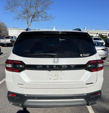 2023 Honda Pilot Touring 8-Passenger