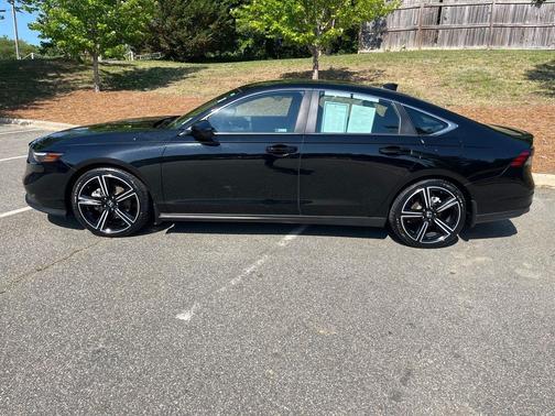 Crystal Black Pearl 2024 Honda Accord Hybrid Sport