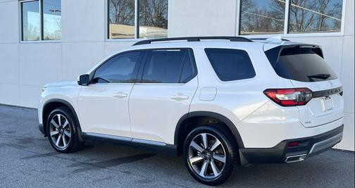 2023 Honda Pilot Touring 8-Passenger
