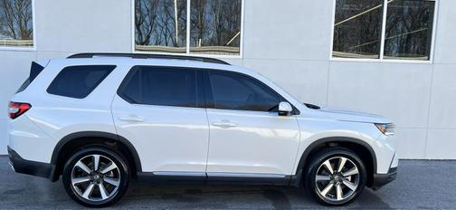 2023 Honda Pilot Touring 8-Passenger