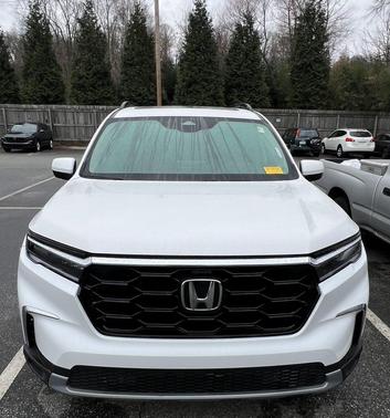 2023 Honda Pilot Touring 8-Passenger