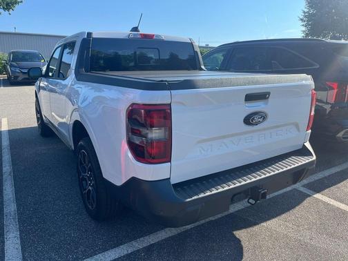 Oxford White 2025 Ford Maverick Lariat
