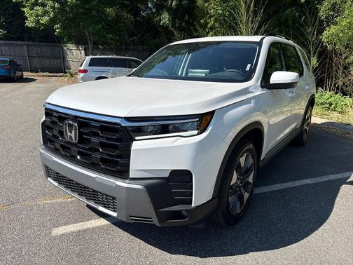 Platinum White 2026 Honda Pilot Touring 8-Passenger